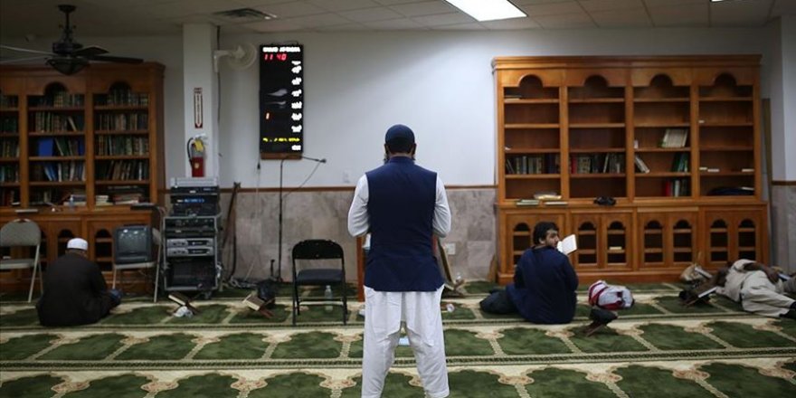 New York'ta Kovid-19 nedeniyle kapanan ibadethaneler açılacak