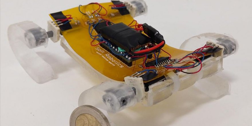 Türk araştırmacılar göçük altında kalanlara ulaşabilecek minyatür robot geliştirdi
