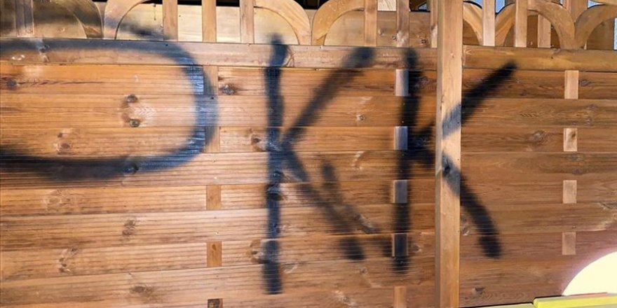 Almanya'da terör örgütü yandaşlarından camiye saldırı