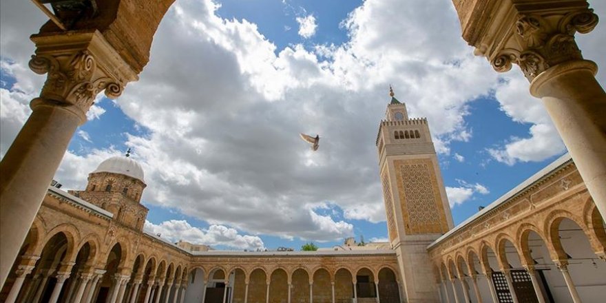 Tunus'ta koronavirüs nedeniyle kapatılan cami, restoran ve kafeler açılacak