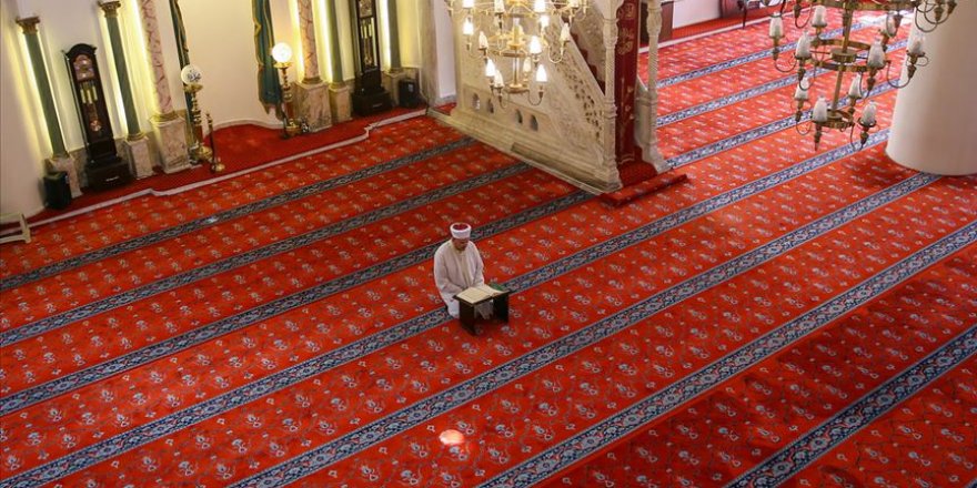 İzmir'in tarihi camileri cemaatle buluşmaya hazırlanıyor