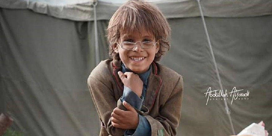 Yemenli mülteci çocuğun telden yaptığı gözlük rekor fiyata satıldı