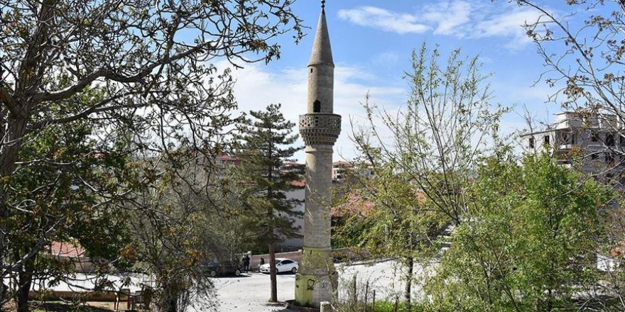Camisiz minare ilçenin sembolü oldu