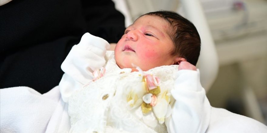 Sağlık Bakanı Koca'dan Çam ve Sakura Hastanesindeki 'ilk bebek' paylaşımı