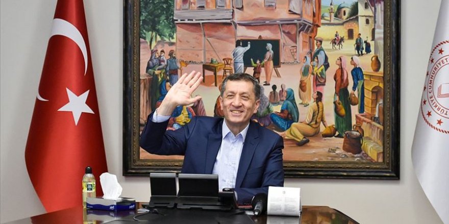 Dünya yüz yüze eğitimle uzaktan eğitimin iç içe olduğu karma bir modele yöneliyor