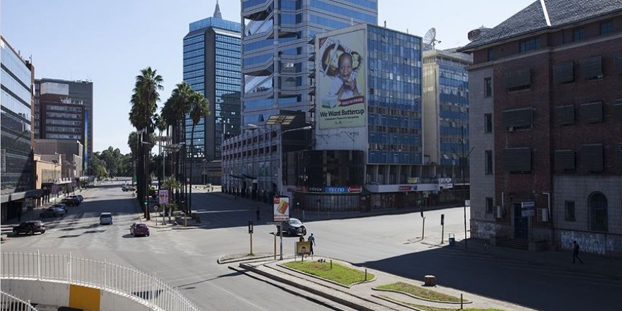 Zimbabve'de 40 binden fazla kişiye Kovid-19 yasaklarını ihlalden gözaltı