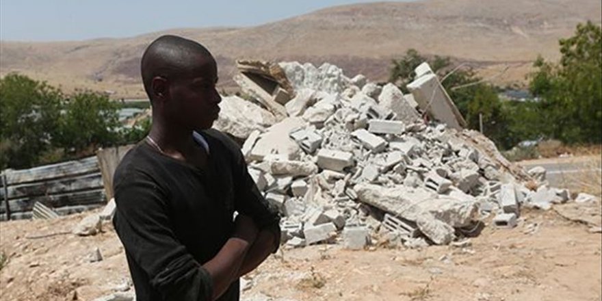 İsrail güçleri Batı Şeria'da 3 aileyi evsiz bıraktı