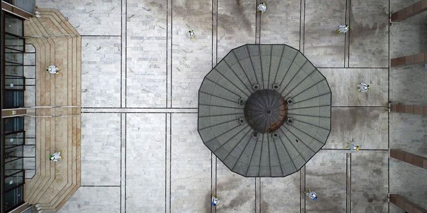 'Osmanlı Payitahtı'nı süsleyen camilerde yeniden cemaatle ibadet hazırlığı