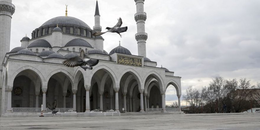Ankara'da cuma namazı kılınacak cami avluları ve açık alanlar belirlendi