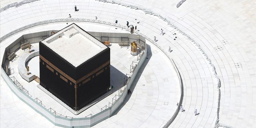 Umre ve Mescid-i Haram'a ziyaret yasağı devam edecek