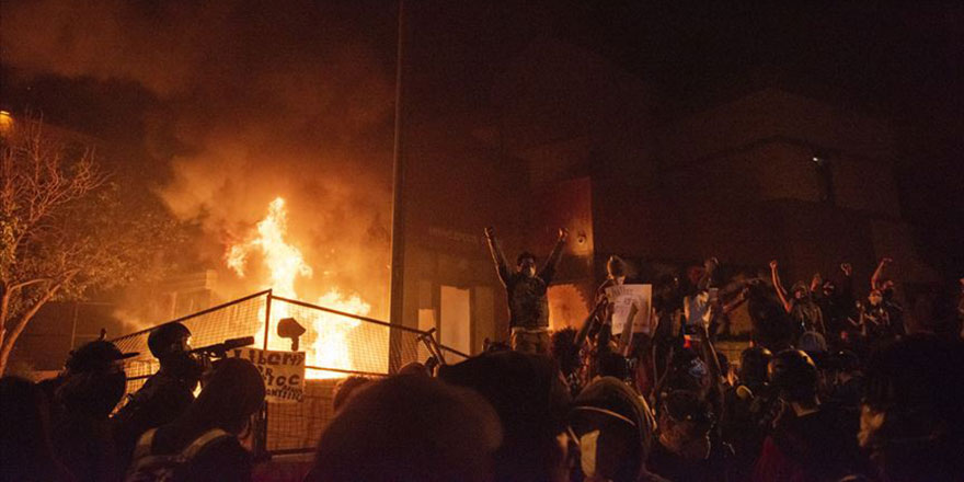 Amerika'da ırkçılık protestosu: Polis merkezini ateşe verdiler