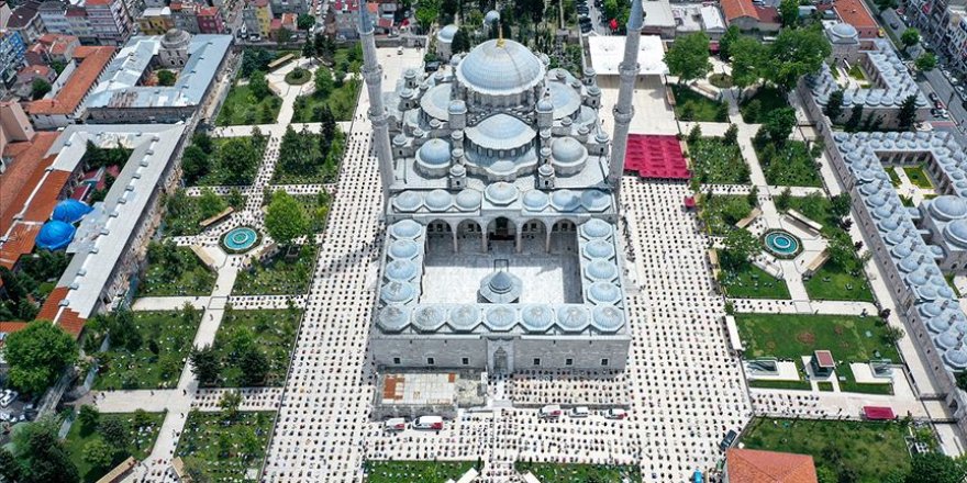 Cuma namazı salgın sonrası ilk kez kılındı