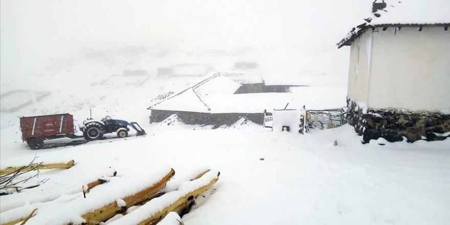 Ankara'nın yüksek kesimlerinde kar yağışı etkili oldu