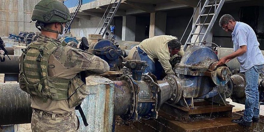 Mehmetçik 'Barış Pınarı' bölgesinde halkın temiz su ihtiyacını gidermek için çalışıyor