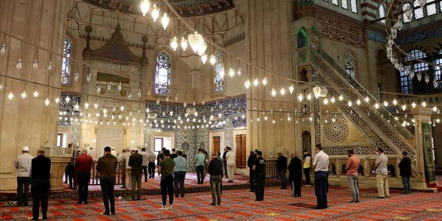 Edirne'de Selimiye Camisi'nde namaz kılmanın sevinci yaşanıyor