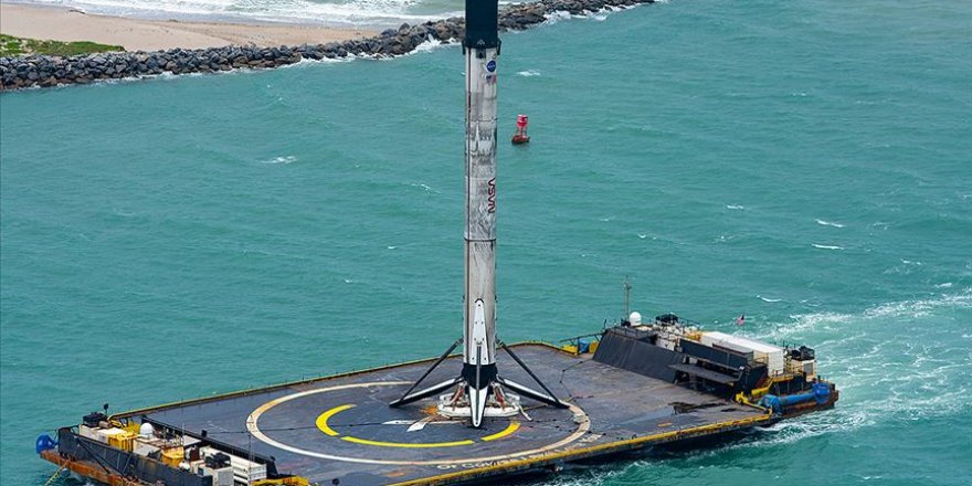 SpaceX'in tarihi fırlatışı gerçekleştiren yeniden kullanılabilir roketi karaya ulaştı