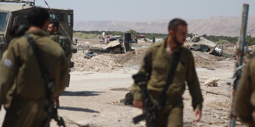 Filistinlilere ait yüzlerce zeytin ağacını İşgal güçlerince ateşe verildi