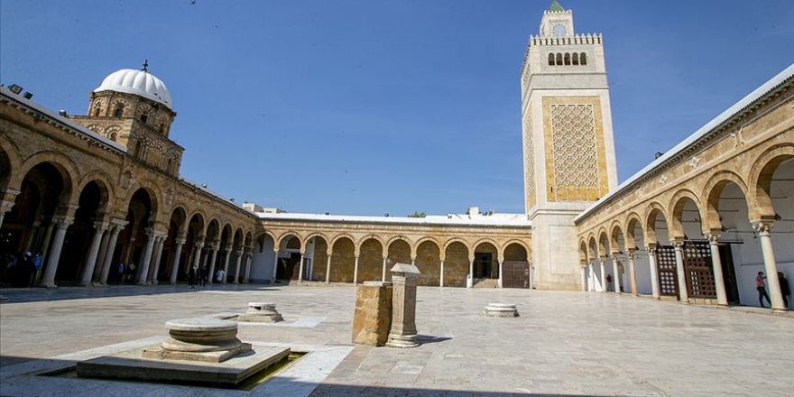 Tunus'ta camiler, kafeler ve turistik yerler yarın açılıyor