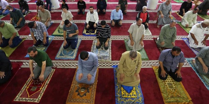Gazze'de camiler ibadete açıldı