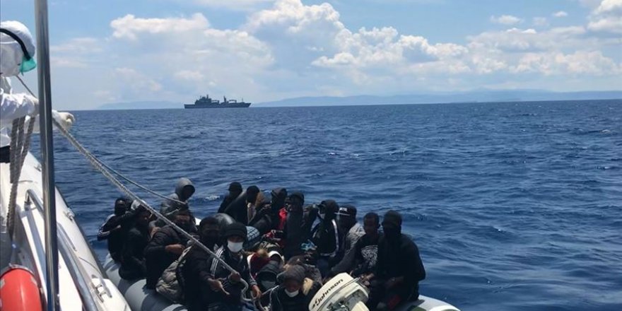 Çanakkale'de Türk kara sularına geri itilen sığınmacılar kurtarıldı