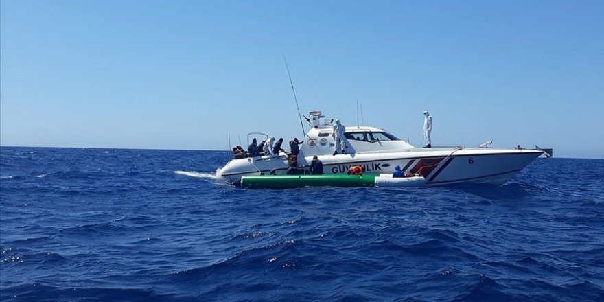 Çanakkale'de Türk kara sularına geri itilen 36 sığınmacı kurtarıldı