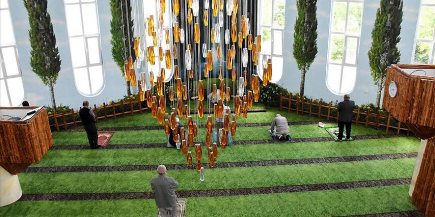 'Şelaleli cami' normalleşme sürecinde ziyaretçilerini ağırlıyor