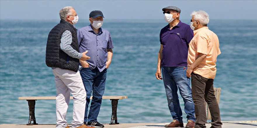 65 yaş ve üstü vatandaşlar tekrar sokağa çıktı