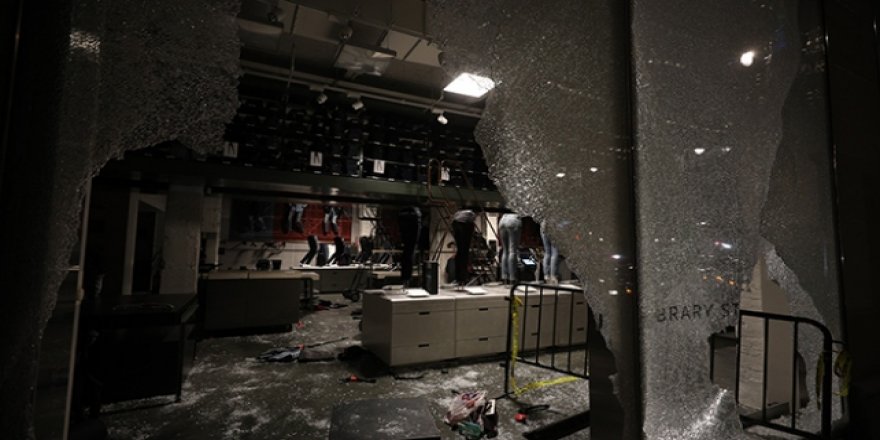 ABD'de 'Binalar da önemli' manşetini atan editör istifa etti