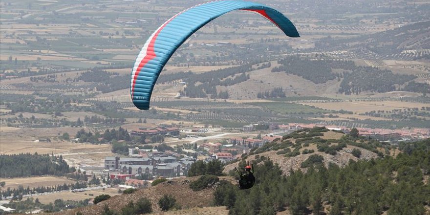 Pamukkale'de yamaç paraşütü uçuşlarına ilgi