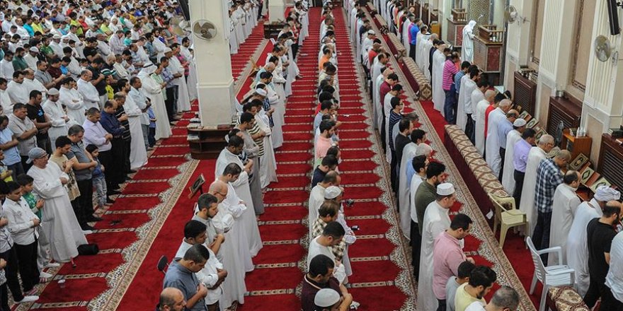 Kuveyt'te camiler 3 ay aradan sonra yeniden ibadete açılıyor