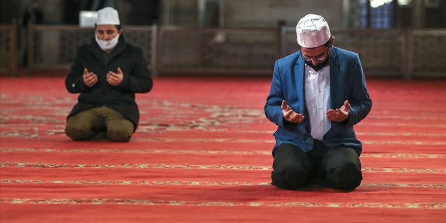 İnsanlar koronavirüse karşı dua, ibadet ve zikre yöneldi
