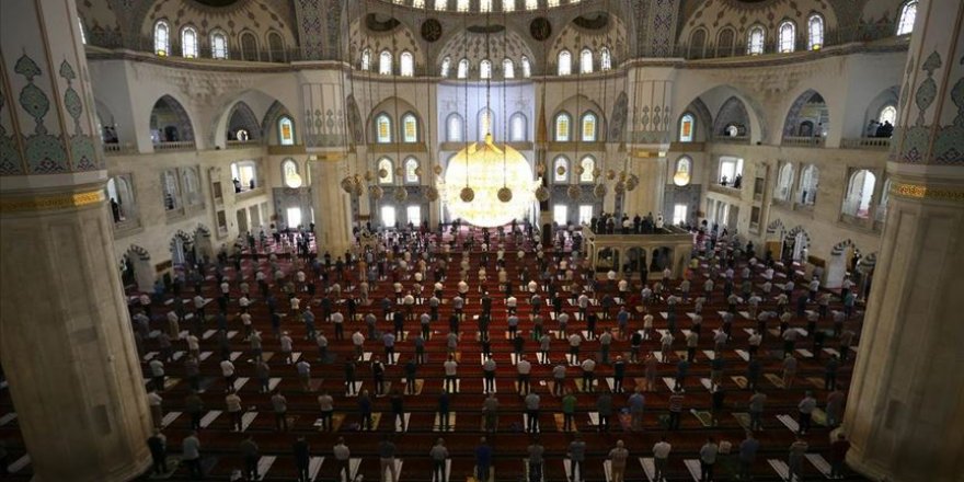 Sokağa çıkma yasağında cuma namazı kılınacak