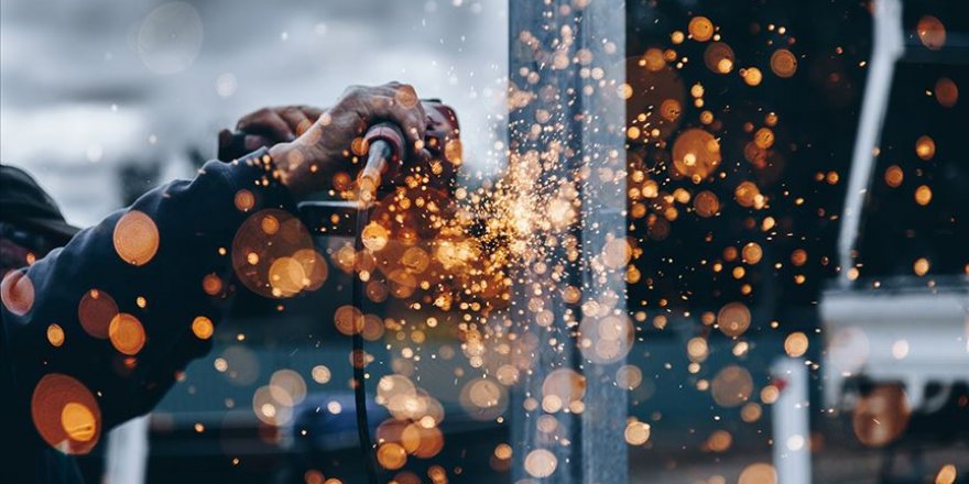 Sanayi üretimi Kovid-19 öncesi seviyesini geçti