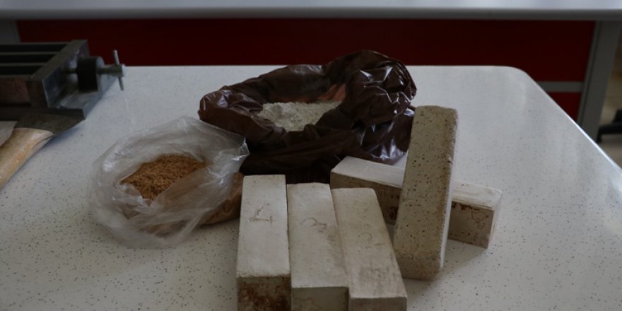 Lise öğrencisi talaştan tuğla üretti