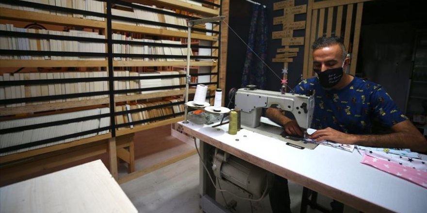 Terzi dükkanında kitap kafe