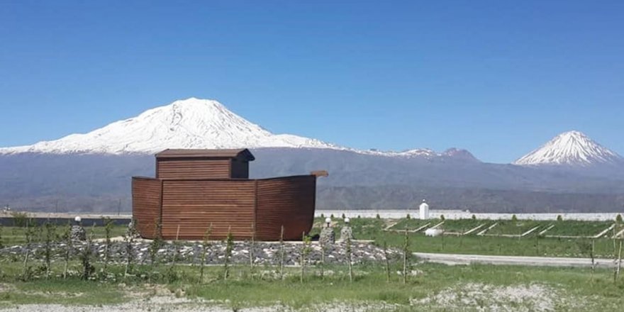 Kurdukları turizm kompleksi ile Ağrı Dağı ve Hazreti Nuh'un Gemisini anlatıyorlar