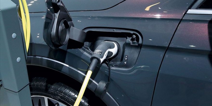 Sıfır emisyon hedefine ulaşmak için satılan her 2 araçtan 1'inin elektrikli olması gerekiyor