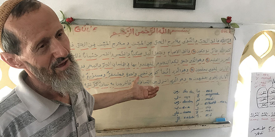 Kur'an-ı Kerim'i 6 kez el yazısıyla yazdı