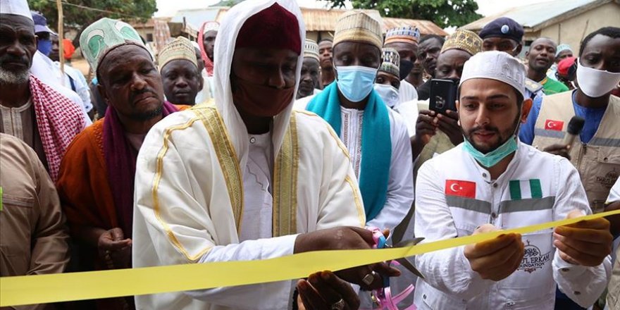 Türk gönüllüler Nijerya'da inşa ettikleri camiyi açtı