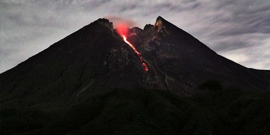 Hawaii'deki Kilauea yanardağı iki haftalık uykusundan uyandı