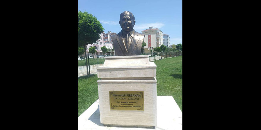 Erbakan'ın bile heykeli dikilmiş, yerinde kalacak mı?