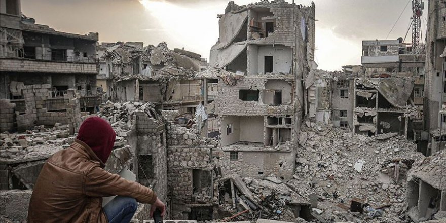 Suriye'de yüz binlerce kişi yakınlarını arıyor