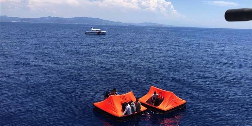 Yunan güvenlik ekipleri tarafından Türk kara sularına gönderilen 36 göçmen kurtarıldı