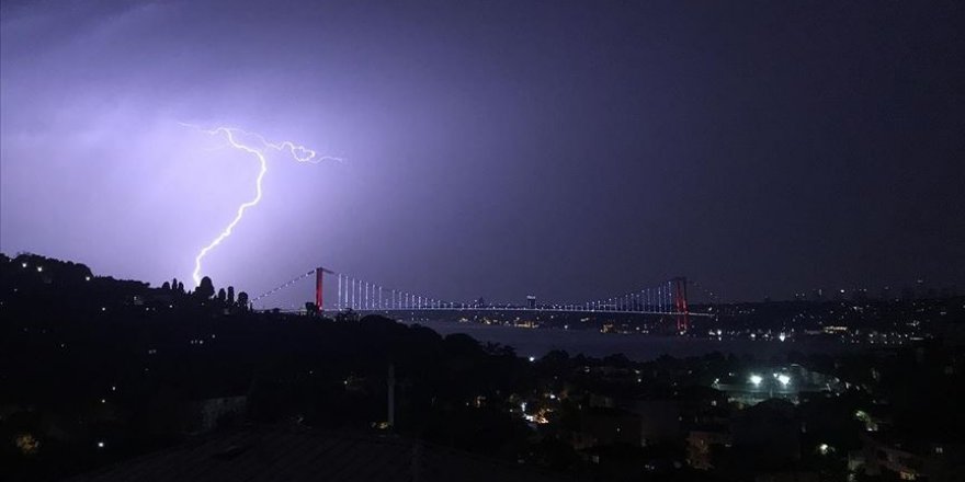 Ülke genelinde 59 bin 900 şimşek ve yıldırım yaşandı