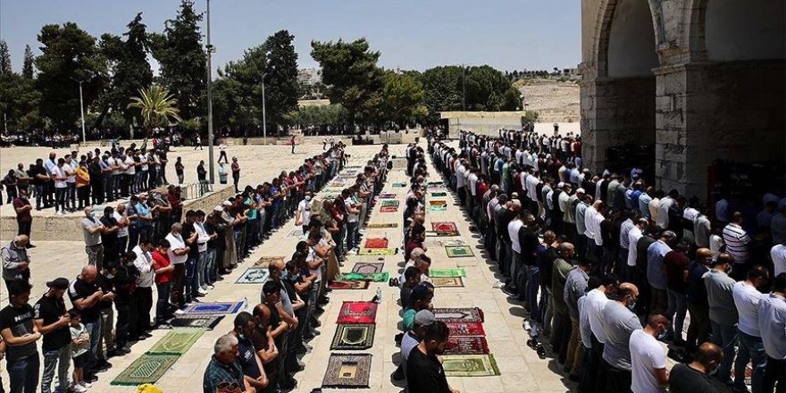 Filistin'de Kovid-19 vaka artışı nedeniyle cuma namazı ertelendi