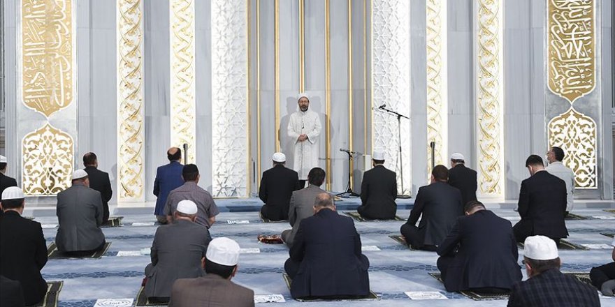 Erbaş Ahmet Hamdi Akseki Camisi'nde sabah namazı kıldırdı