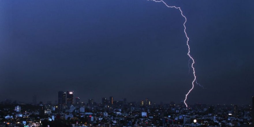 Hindistan'da yıldırım düşmesi sonucu 116 kişi hayatını kaybetti