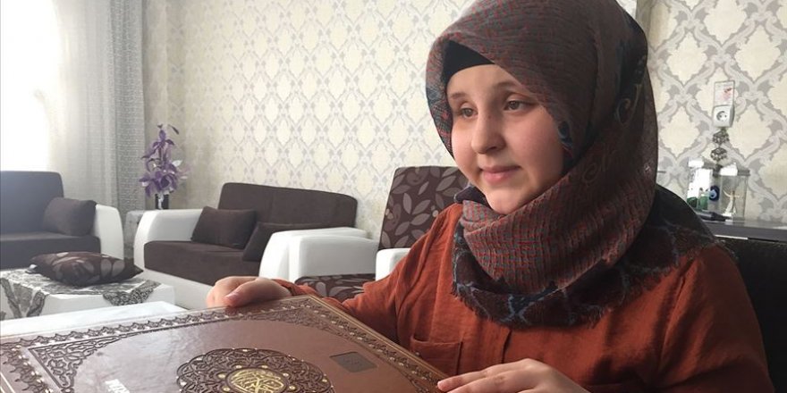 Görme engelli ortaokul öğrencisi Ravzanur 12 ayda hafız oldu