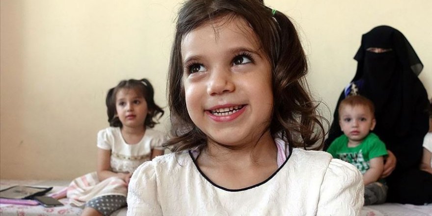 Suriyeli aile doğuştan işitme kaybı olan çocuklarına 'ses' arıyor