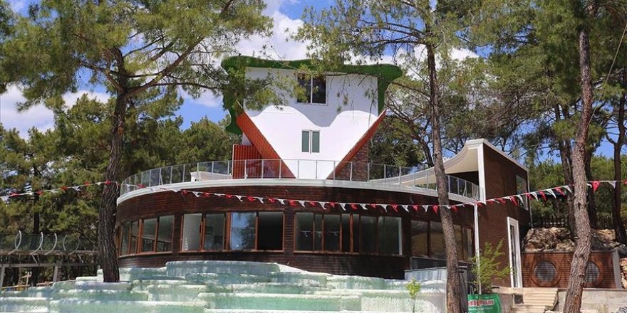Antalya'ya 360 derece dönen ev yapıldı